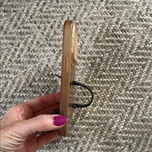 Loopy Case Gold Leopard | Metallic Edition iPhone 14 Pro Case - Picture 3 of 4